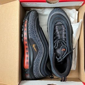 Nike shoes 4.5Y / fits 6.5 womens / new condition